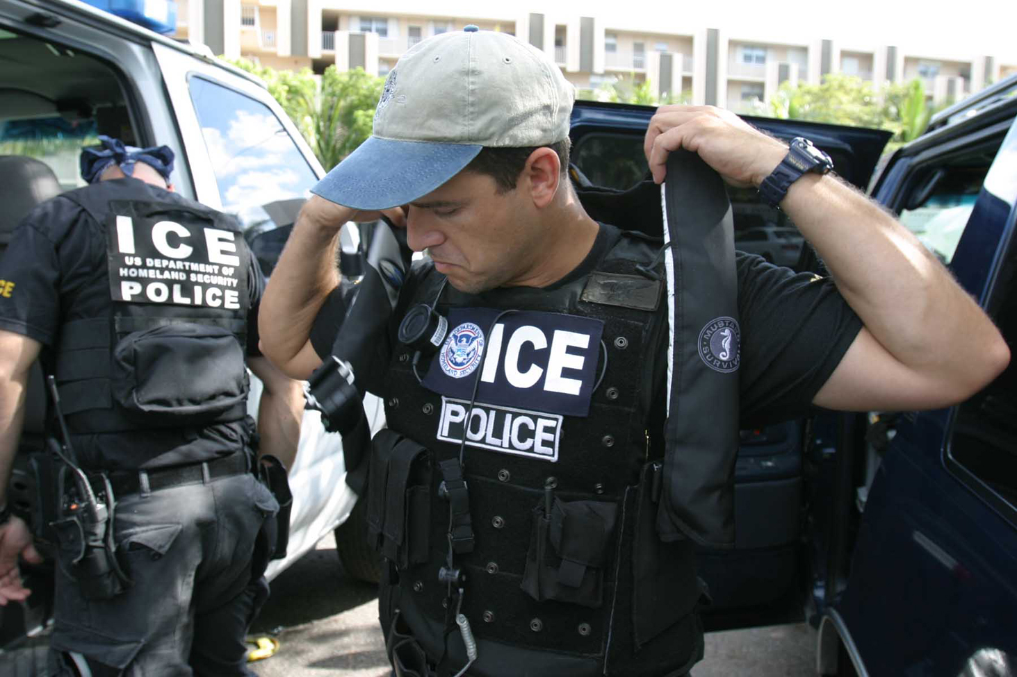 US_Immigration_and_Customs_Enforcement_SWAT.jpg