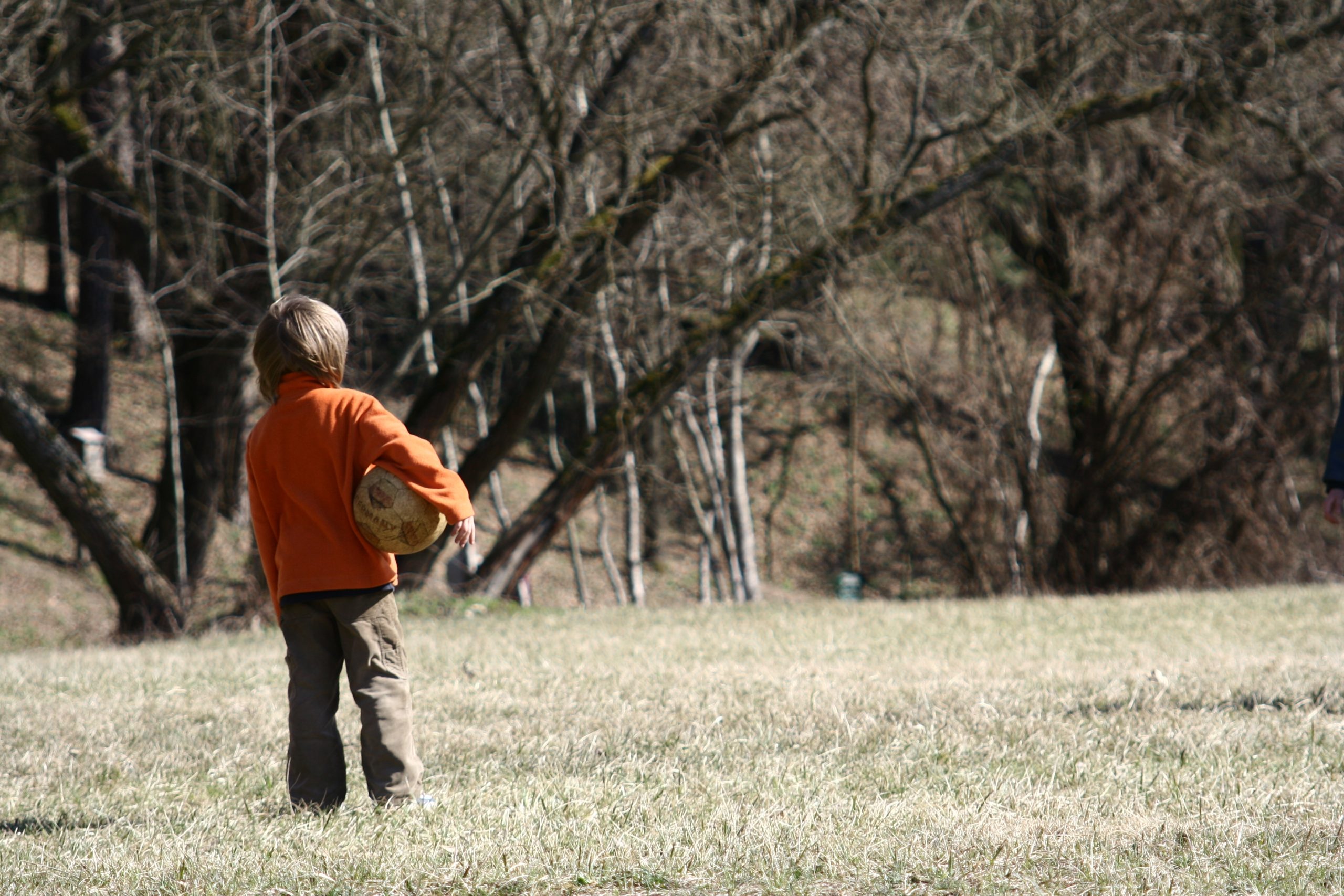 kid-playing-with-ball-1376141-scaled